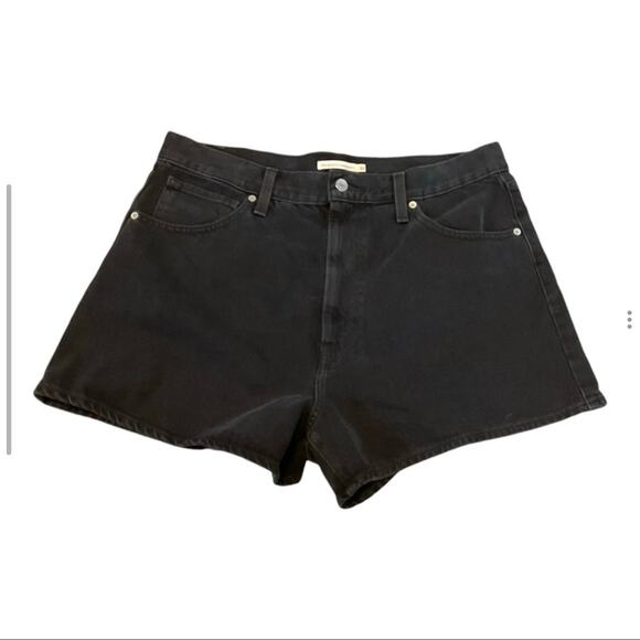 Levi’s High Waisted Mom Shorts - Picture 1 of 5